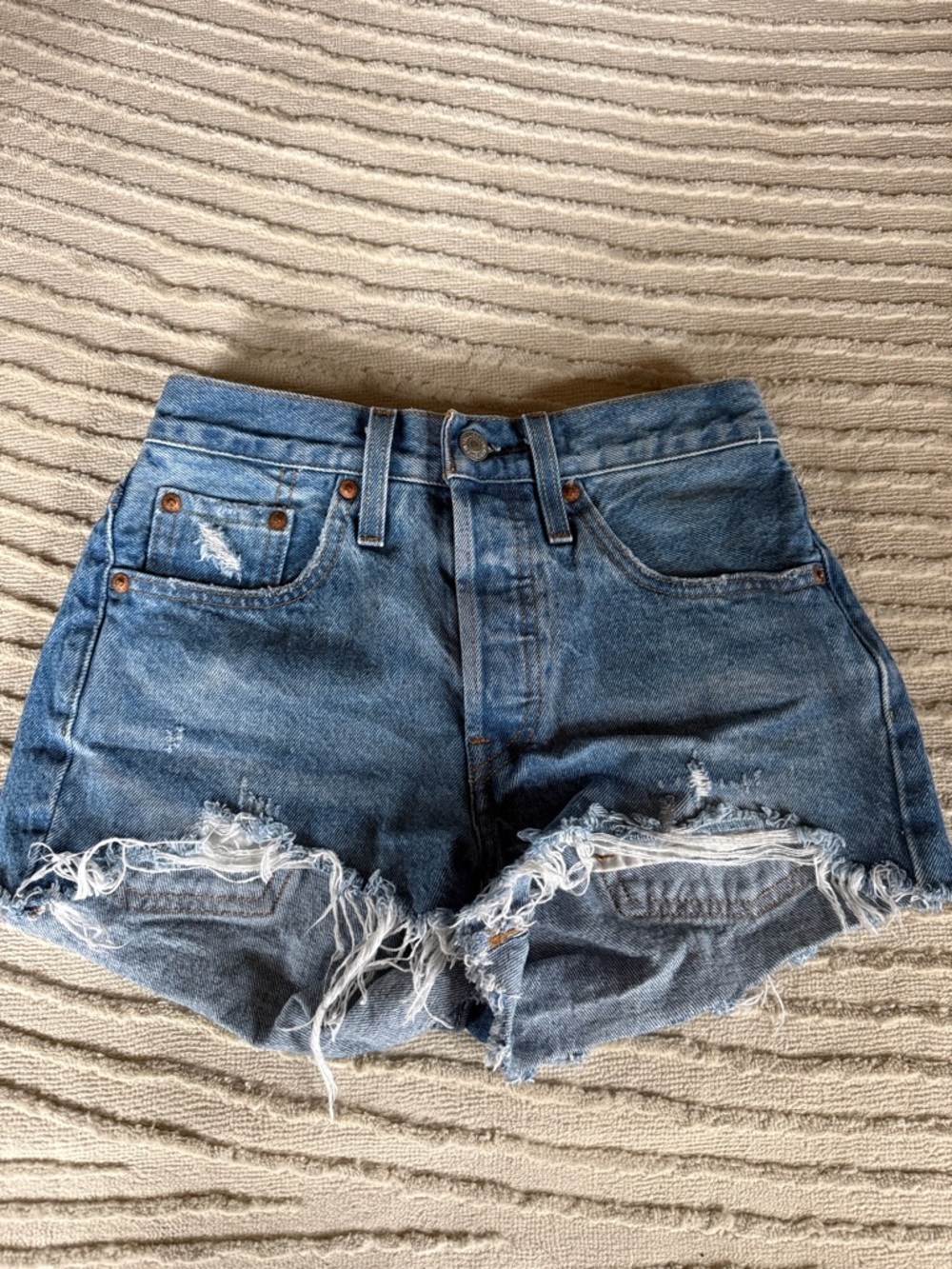 Levi’s 501 High-Rise Distressed Denim Shorts size 24